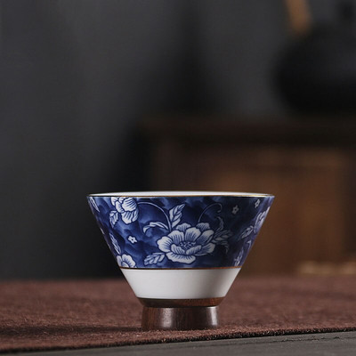 Kínai kék-fehér porcelán kerámiás teáscsészék vízkőmentesítő teástál Kézzel készített porcelán teáscsésze egypohár ivóedények