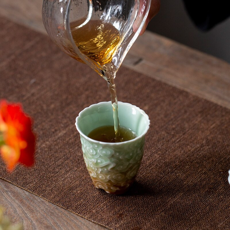 Új Retro Celadon Gradient Color kínai stílusú Relief Xiangyun Cup Master Cup Házi kézzel készített teáscsésze teáscsésze Kung Fu teáskészlet