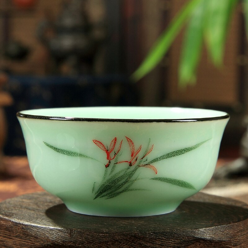 60ml Celadon Landscape/Orchidea/Bambusz Rím teáscsésze Kézzel festett Dombornyomott Singer Carp Fish Creative Chinese Pu'er Cup 7*3,2cm