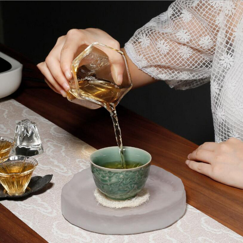 PINNY 85 ml kerámia dombornyomott sárkány teáscsészék Celadon Kung Fu Master Cup hagyományos kínai hőálló ivóedények