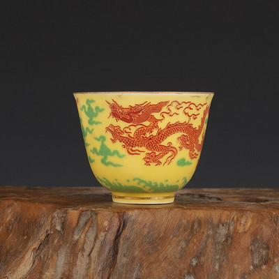 Στολίδι της συλλογής αντίκες της Chenghua Yellow Ground Red Color Dragon Design Small Cup