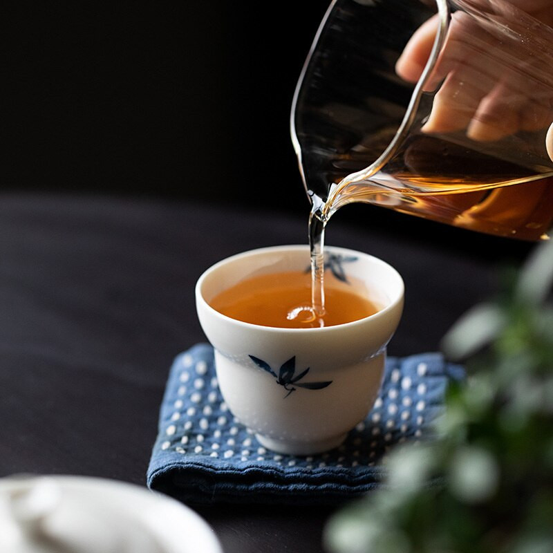 2db/szett 60ml tiszta, kézzel festett Orchidea Butterfly Art Tea csésze Háztartási kerámia kis szagú csésze Kung Fu Teaset Gourd Master Cup