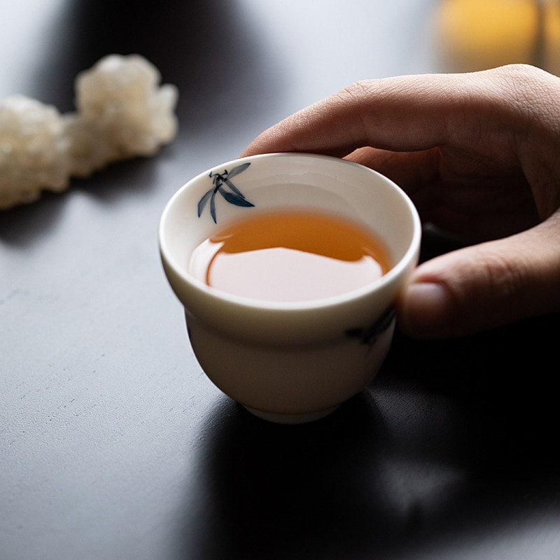 2db/szett 60ml tiszta, kézzel festett Orchidea Butterfly Art Tea csésze Háztartási kerámia kis szagú csésze Kung Fu Teaset Gourd Master Cup