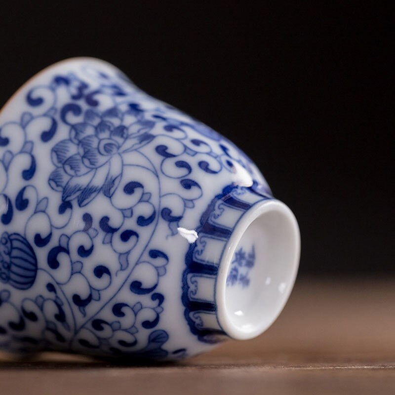 2db/szett 40 ml-es kínai stílusú kék-fehér porcelán teáscsésze Master Cup kézzel készített virág kerámia teáscsésze háztartási kung fu teás edény