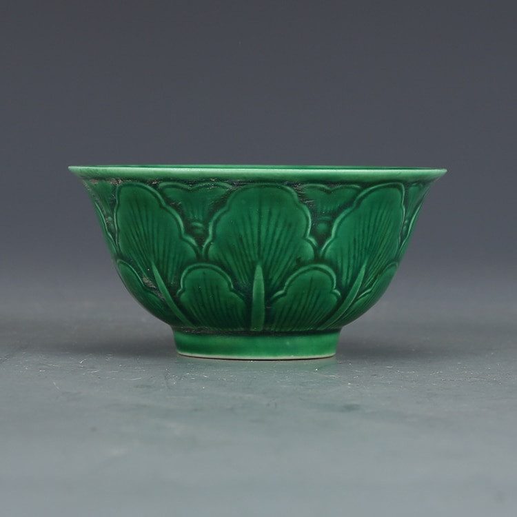 Mingų dinastijos Čenghua Jade žalias raižytas bananų lapų puodelis Antikvarinis porcelianas