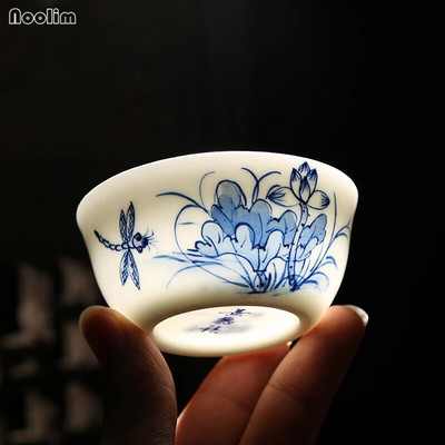 NOOLIM 80 ml Jingdezhen kerámia teáscsésze, kézzel festett lótusz kis teástál kék-fehér porcelán mesterkupa Kung Fu italtartó