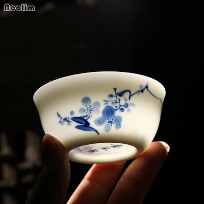 NOOLIM 80 ml Jingdezhen kerámia teáscsésze, kézzel festett lótusz kis teástál kék-fehér porcelán mesterkupa Kung Fu italtartó