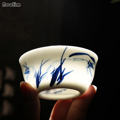 NOOLIM 80 ml Jingdezhen kerámia teáscsésze, kézzel festett lótusz kis teástál kék-fehér porcelán mesterkupa Kung Fu italtartó