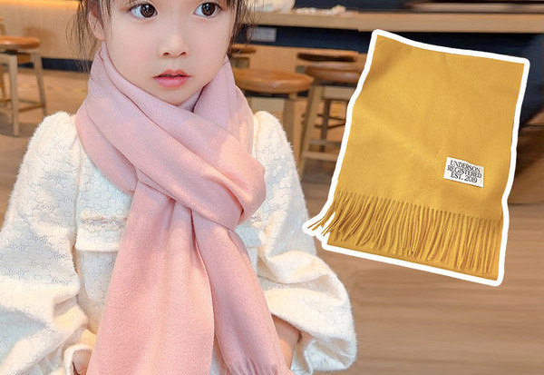 Őszi-téli logós rojtsál lányoknak és fiúknak