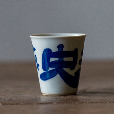 Ceașă de ceai cu caligrafie cursivă, scrisă de mână, albastru și alb, de 40 ml