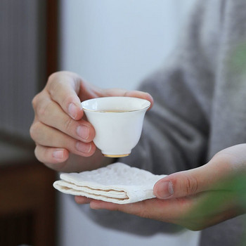 Овнешка мазнина Нефрит Бяла порцеланова чаша за чай Китайски кунг-фу сервиз за чай Керамична майсторска чаша Очертание в златисто Домакинска чаша за чай Чаша за вода