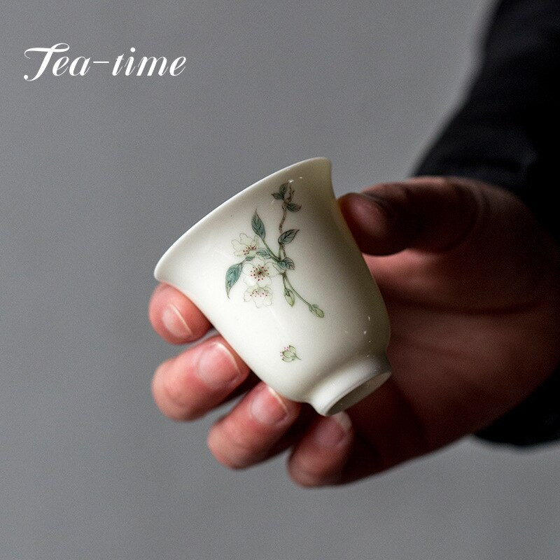 50 ml Sárgabarack Fehér máz porcelán teáscsésze Kézzel festett begónia virágos kerámia teáscsészék Vékony abroncsos tál Kung Fu teáskészlet Master Cup
