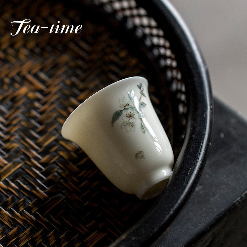 50 ml Sárgabarack Fehér máz porcelán teáscsésze Kézzel festett begónia virágos kerámia teáscsészék Vékony abroncsos tál Kung Fu teáskészlet Master Cup