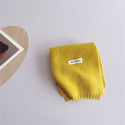 Egyszínű kötött sál fiúknak és lányoknak logóval
