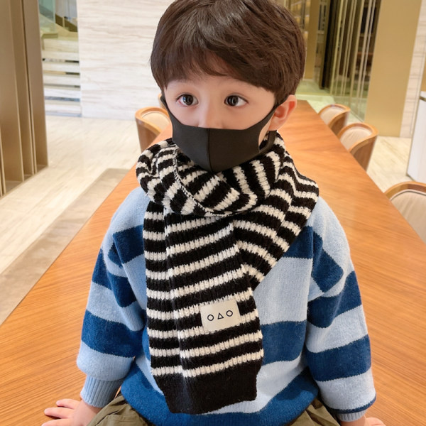 Casual πλεκτό κασκόλ με λογότυπο για αγόρια