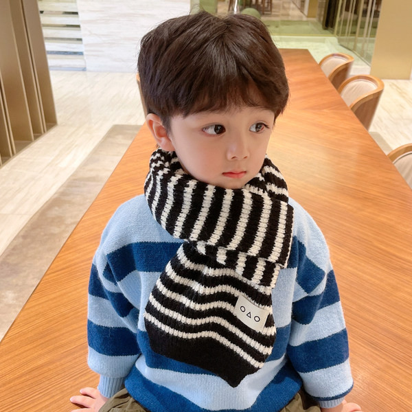 Casual πλεκτό κασκόλ με λογότυπο για αγόρια