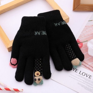 Téli gyerekkesztyűk felvitellel és felirattal