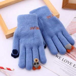 Téli gyerekkesztyűk felvitellel és felirattal