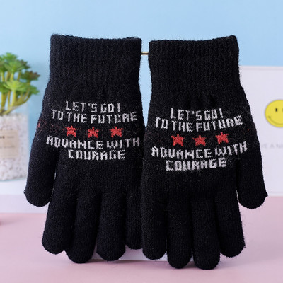 Téli gyerekkesztyűk felvitellel és felirattal