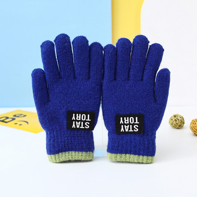 Téli gyerekkesztyűk felvitellel és felirattal