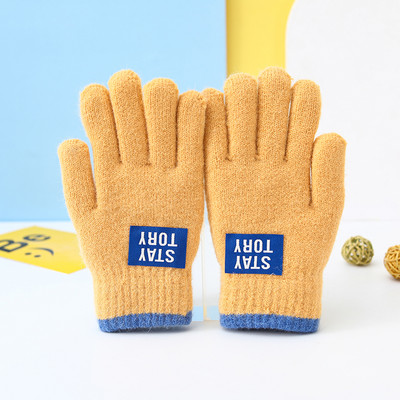 Téli gyerekkesztyűk felvitellel és felirattal