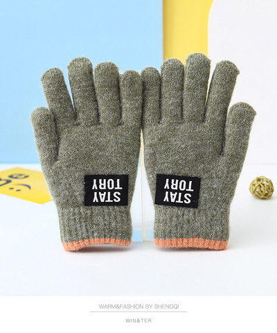 Téli gyerekkesztyűk felvitellel és felirattal