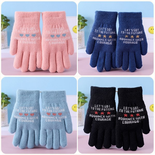 Téli gyerekkesztyűk felvitellel és felirattal