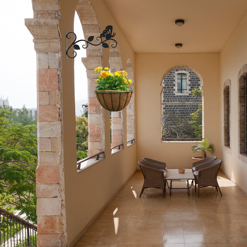 Metalinio augalo vazono krepšelio atrama pakabukas, pakabas, pakabinamas ant sienos kablys sodo balkono terasos dekoravimui