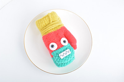 Gyermek téli kesztyű több modell rátéttel és fűzővel