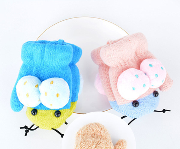 Gyermek téli kesztyű több modell rátéttel és fűzővel