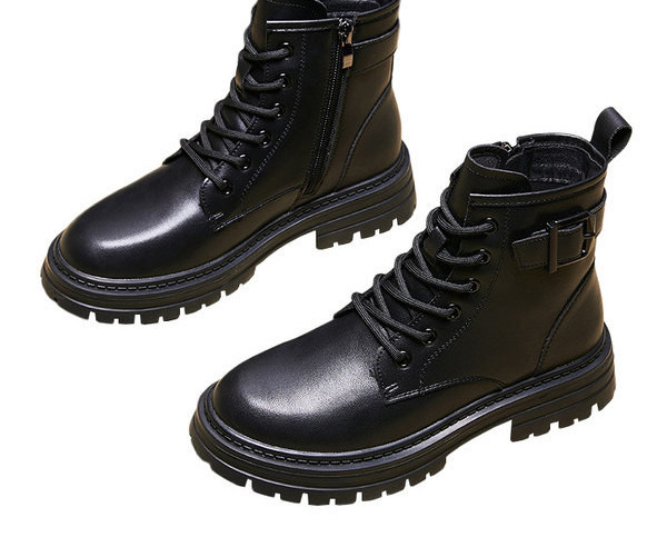 Γυναικεία μοντέρνα βρετανικά μποτάκια με κορδόνια με μεταλλική αγκράφα