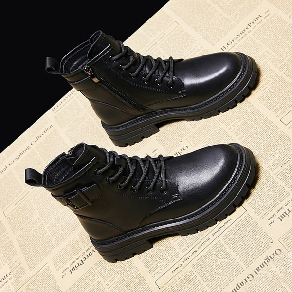 Γυναικεία μοντέρνα βρετανικά μποτάκια με κορδόνια με μεταλλική αγκράφα