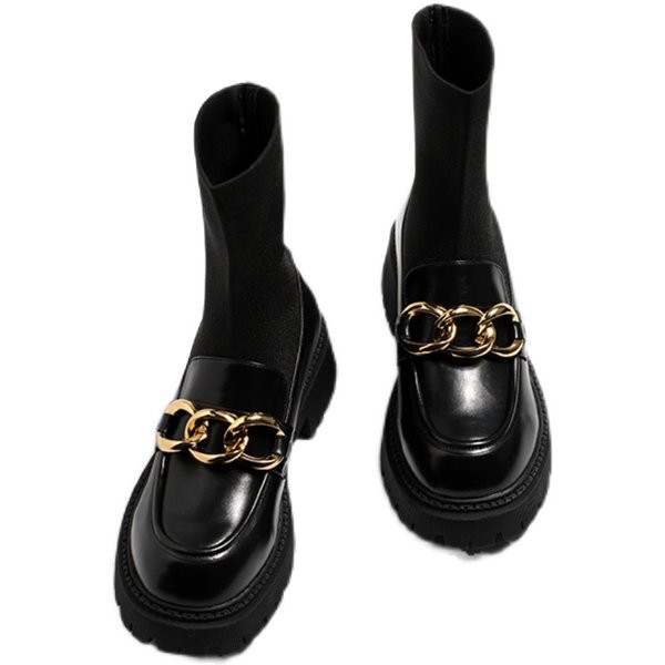 Női zokni típusú csizma sarokkal és fém elemekkel