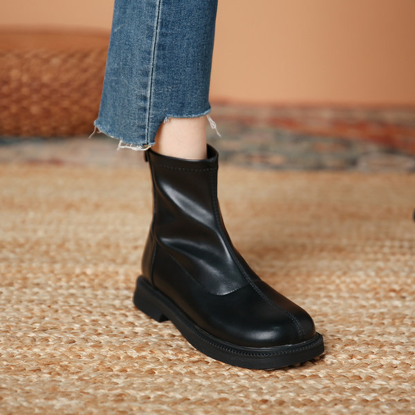 Eko bőrből készült női téli csizma lapos talppal, cipzárral