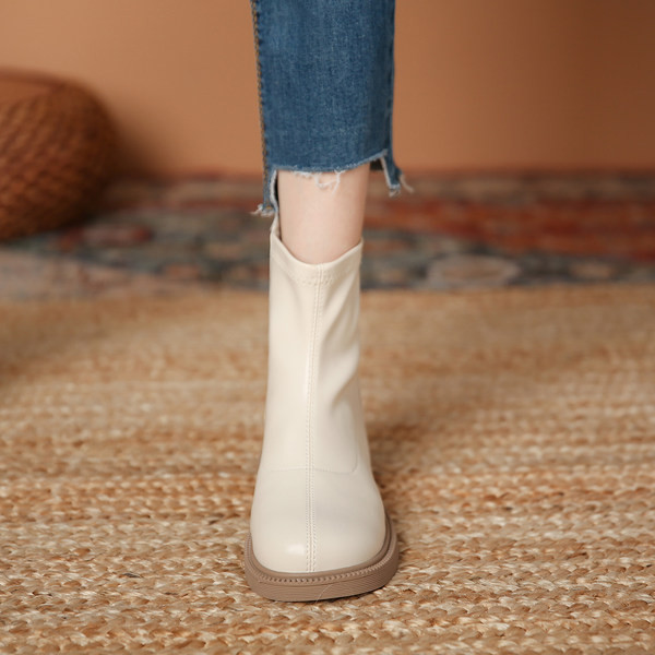 Eko bőrből készült női téli csizma lapos talppal, cipzárral