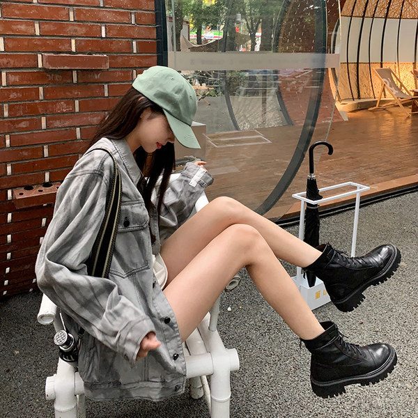 Moteriški batai su kulnu, raišteliais ir užtrauktuku