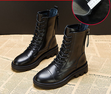 Paprasti juodi suvarstomi batai moterims