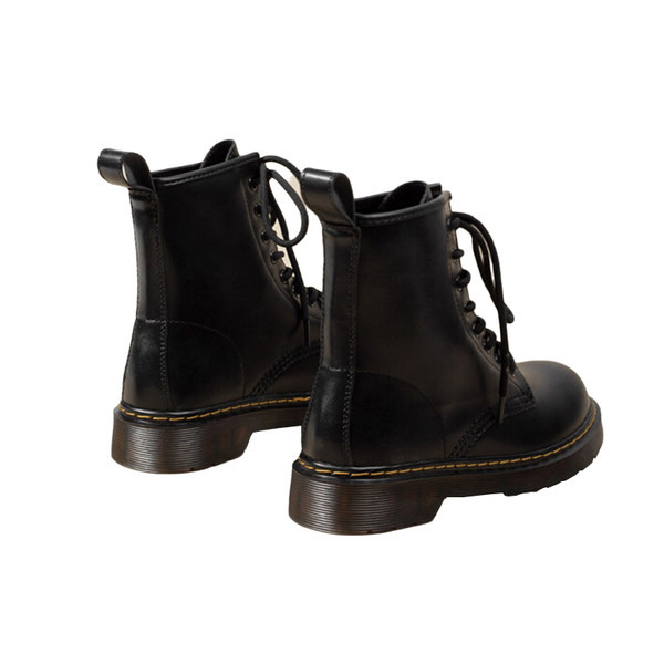 Juodos spalvos moteriški apvalūs batai iš eko odos