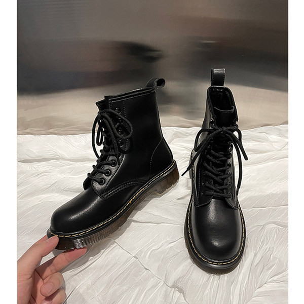 Juodos spalvos moteriški apvalūs batai iš eko odos