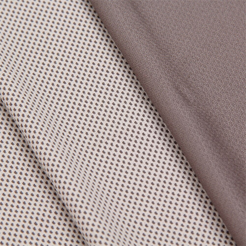 Vėsinantis ledinis sportinis rankšluostis, patvarus akimirksniu atvėsęs rankšluostis vasarinis paplūdimio rankšluostis greitai išdžiūstantis veido rankšluostis, skirtas laipiojimui joga lauke