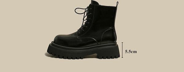 Új női csizma modell fűzős és durva talpú