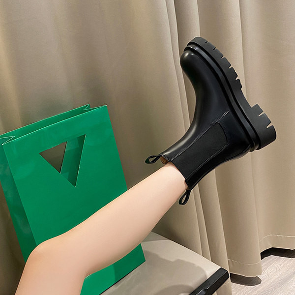 Alkalmi bőr csizma durva talppal nőknek