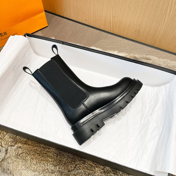 Alkalmi bőr csizma durva talppal nőknek