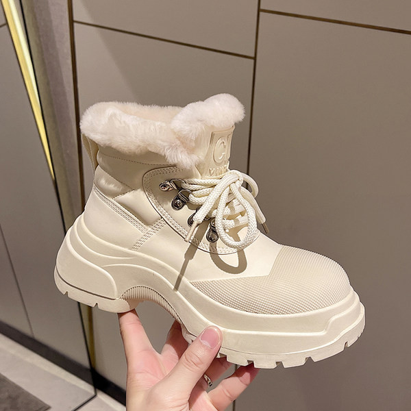 Moteriški laisvalaikio suvarstomi batai