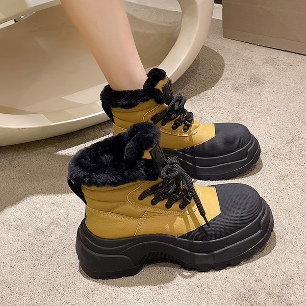 Moteriški laisvalaikio suvarstomi batai