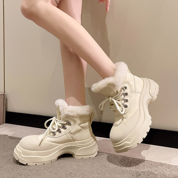 Moteriški laisvalaikio suvarstomi batai