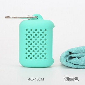 Utazás Új sporttermékek Mikroszálas zsebméretű tornatermi sporttörölköző Gyorsan szárad szilikon dobozzal