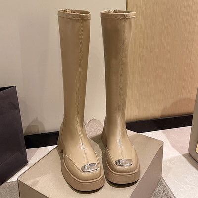 Fém elemes női csizma