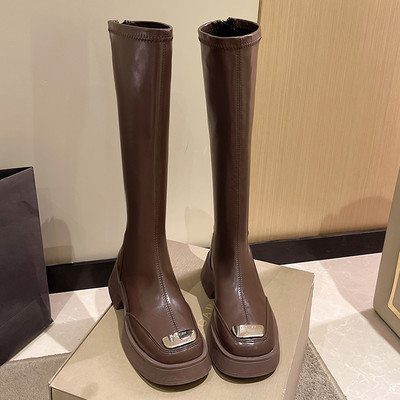 Fém elemes női csizma