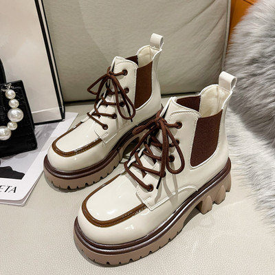 Moteriški laisvalaikio batai su raišteliu